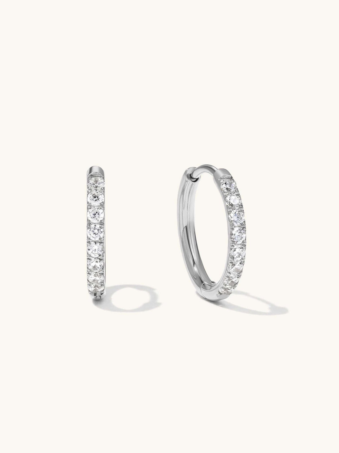 Classic zircon medium Hoop Ohrringe